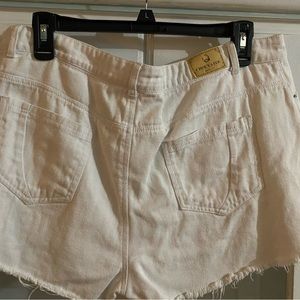 White Shorts (cut-off/ripped)